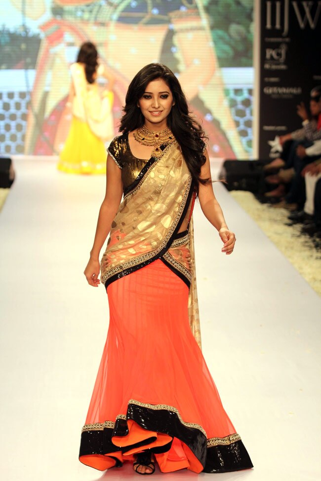 IIJW में बॉलीवुड सितारों का जलवा