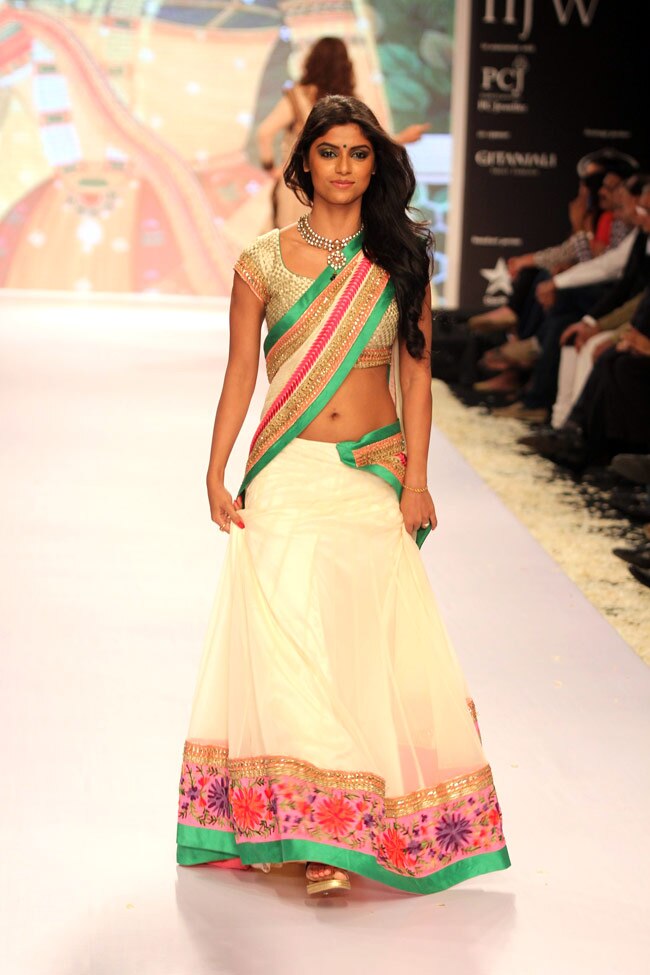 IIJW में बॉलीवुड सितारों का जलवा