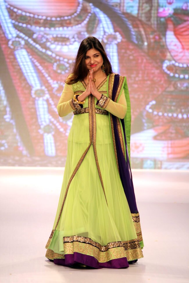 IIJW में बॉलीवुड सितारों का जलवा