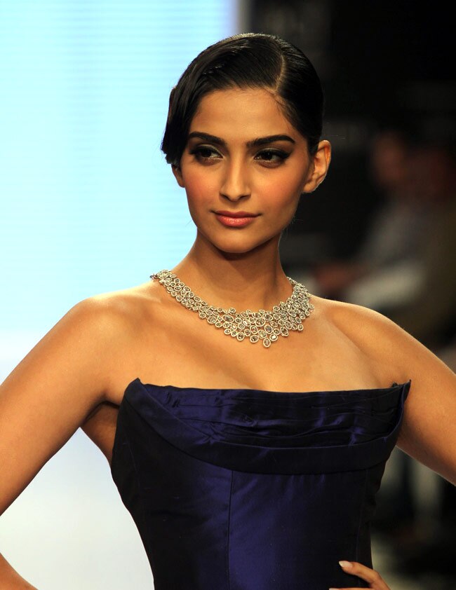 IIJW में बॉलीवुड सितारों का जलवा