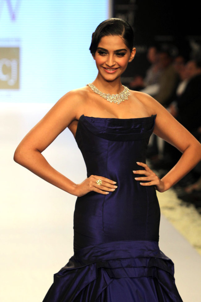 IIJW में बॉलीवुड सितारों का जलवा