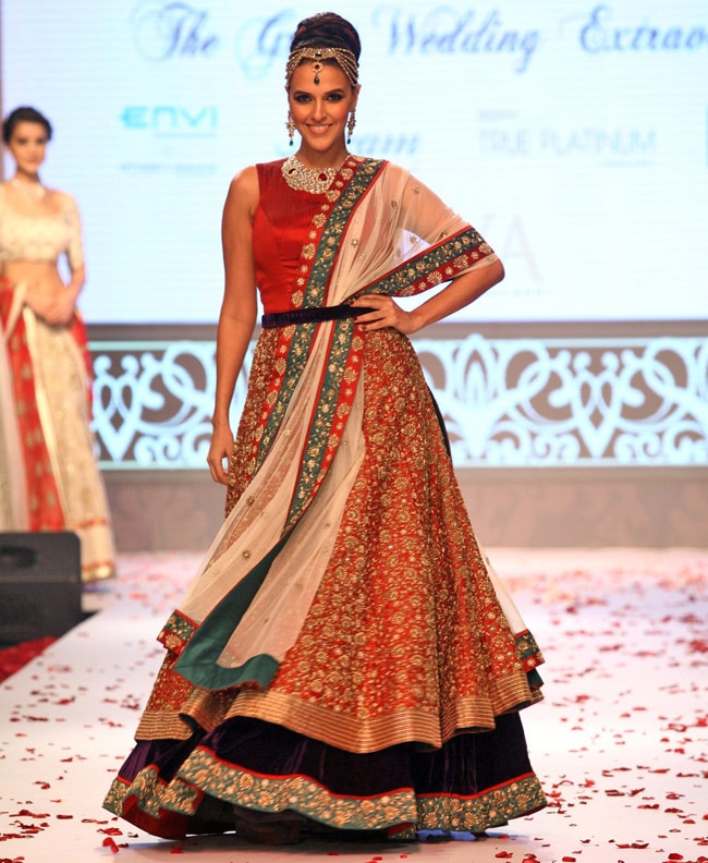 रैंप पर छा गईं काजल अग्रवाल, नेहा धूपिया, रितुपर्णा सेनगुप्ता