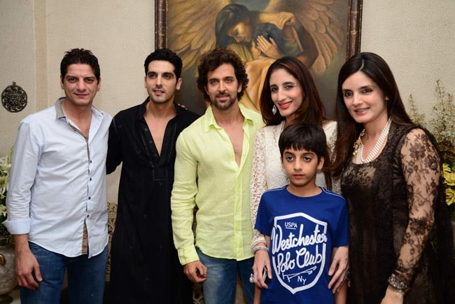 सितारों से गुलजार जरीन अब्‍बास खान की इफ्तार पार्टी