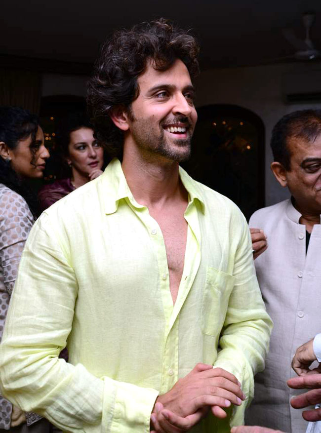 सितारों से गुलजार जरीन अब्‍बास खान की इफ्तार पार्टी