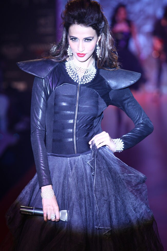 हुमा कुरैशी ने रैंप पर बिखेरी चमक