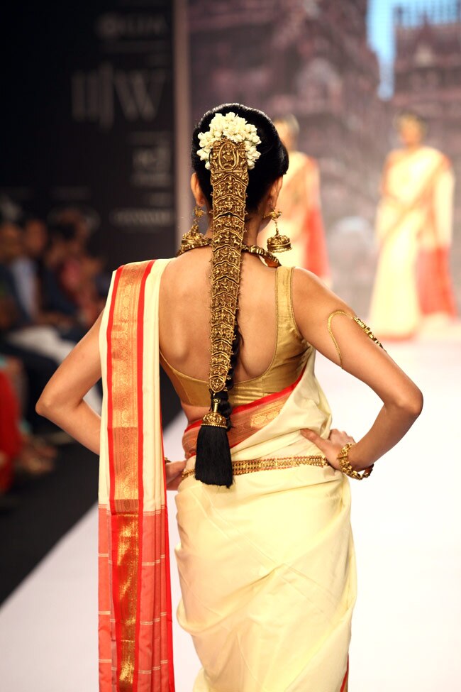 हुमा कुरैशी ने रैंप पर बिखेरी चमक