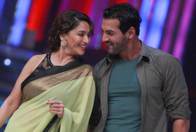 'झलक दिखला..' के सेट पर माधुरी से मिले जॉन...