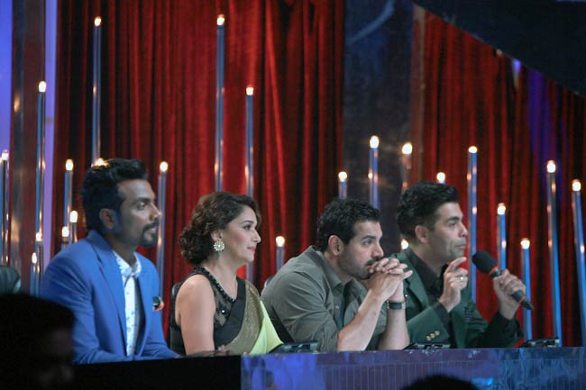 'झलक दिखला..' के सेट पर माधुरी से मिले जॉन...