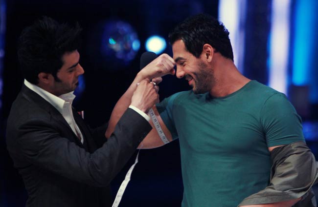 'झलक दिखला..' के सेट पर माधुरी से मिले जॉन...