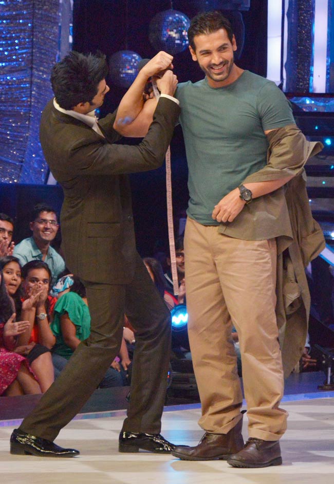 'झलक दिखला..' के सेट पर माधुरी से मिले जॉन...