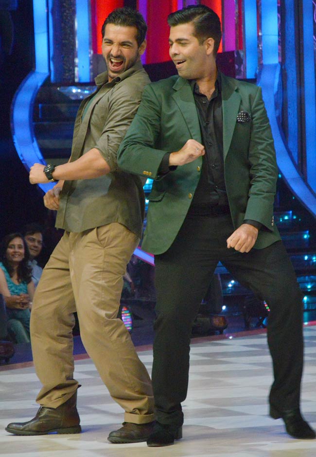 'झलक दिखला..' के सेट पर माधुरी से मिले जॉन...