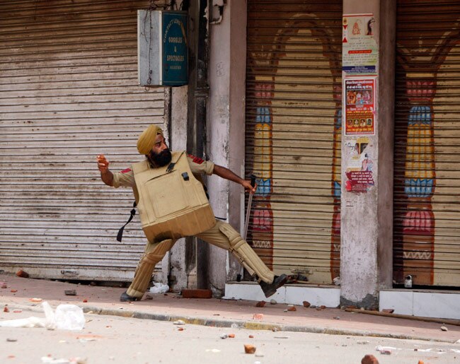 किश्तवाड़ हिंसा के बाद जल उठा जम्मू