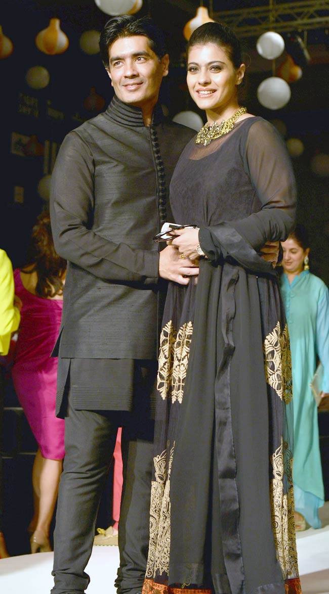 Lakme Fashion Week में उर्मिला और करिश्मा का जलवा