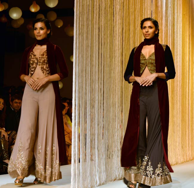 Lakme Fashion Week में उर्मिला और करिश्मा का जलवा