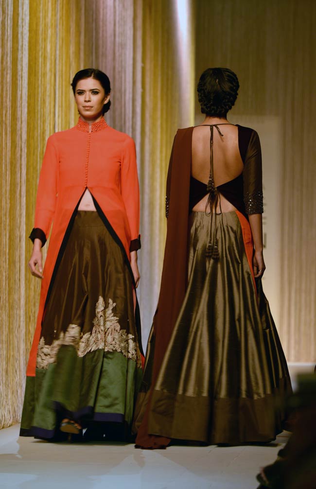 Lakme Fashion Week में उर्मिला और करिश्मा का जलवा