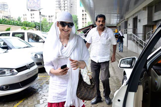 कैंसर को मात देकर बिंदास हुई मनीषा कोइराला