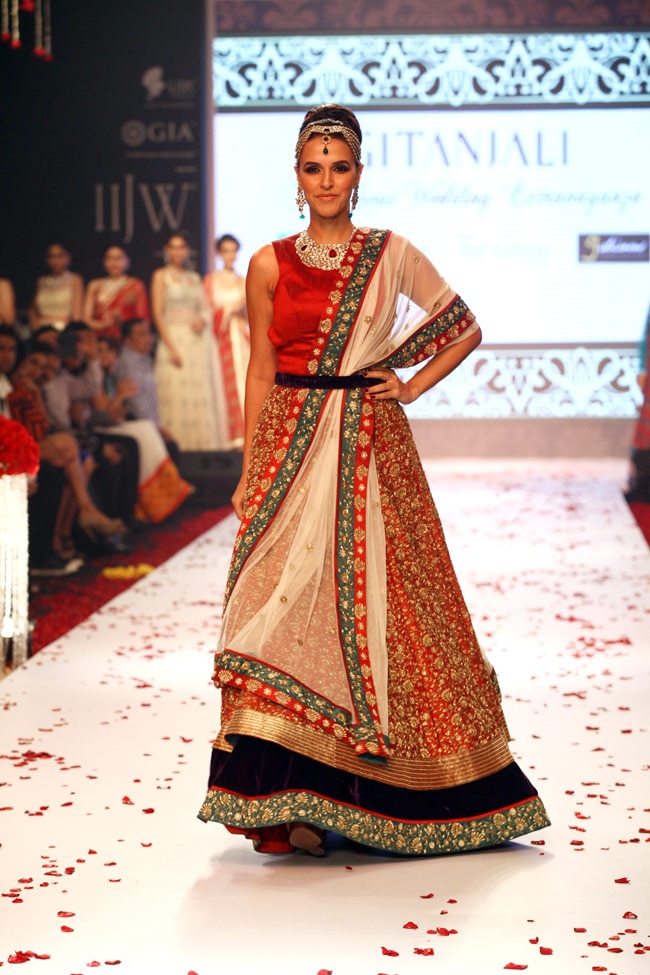 रैंप पर छा गईं काजल अग्रवाल, नेहा धूपिया, रितुपर्णा सेनगुप्ता