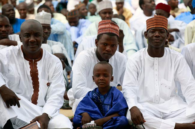 नाइजीरिया में नमाज पढ़ रहे लोगों पर आतंकी हमला, दर्जनों मरे