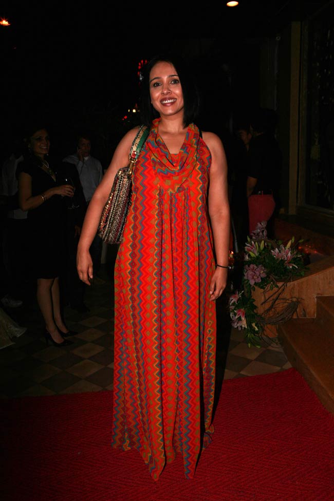 ज्‍वेलरी शॉप के उद्धाटन में दिखी बॉलीवुड की चमक