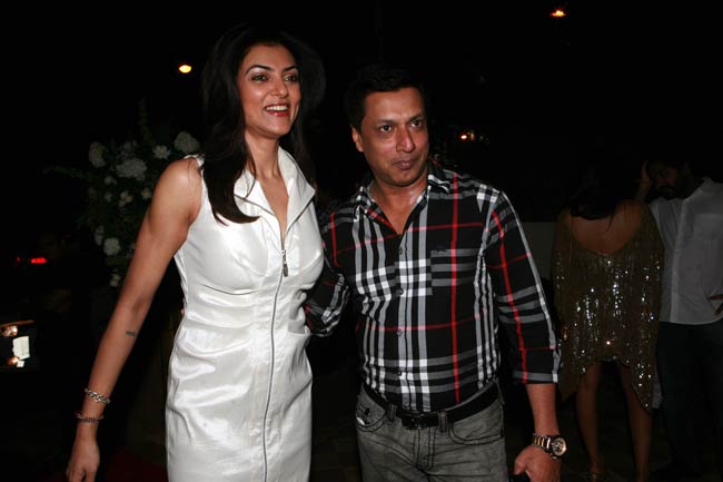 ज्‍वेलरी शॉप के उद्धाटन में दिखी बॉलीवुड की चमक