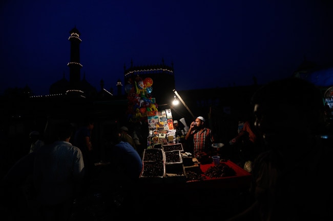 ईद के चांद का इंतजार, बाजार हुआ गुलजार