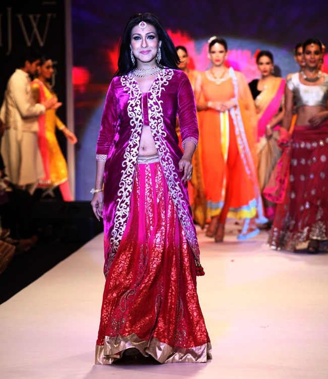 रैंप पर छा गईं काजल अग्रवाल, नेहा धूपिया, रितुपर्णा सेनगुप्ता