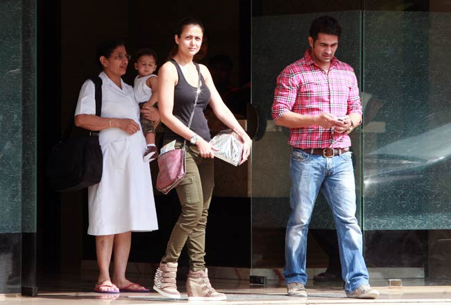 सलमान खान ने परिजनों के साथ मनाया रक्षाबंधन