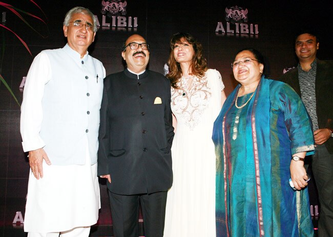 श्रीदेवी की बर्थडे पार्टी में जुटे सितारे