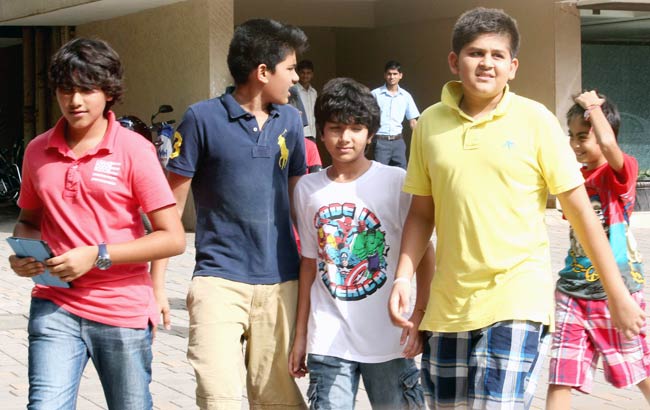 सलमान खान ने परिजनों के साथ मनाया रक्षाबंधन