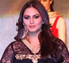 हुमा कुरैशी ने रैंप पर बिखेरी चमक