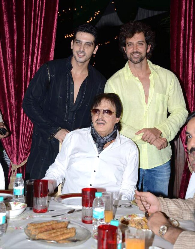 सितारों से गुलजार जरीन अब्‍बास खान की इफ्तार पार्टी