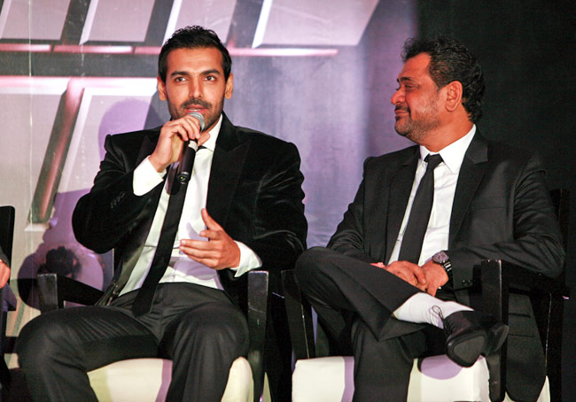 मिलिए 'वेलकम बैक' की गैंग से!