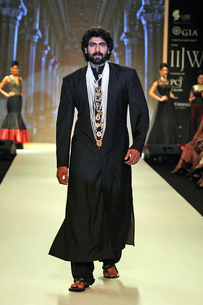 रैंप पर छा गईं काजल अग्रवाल, नेहा धूपिया, रितुपर्णा सेनगुप्ता