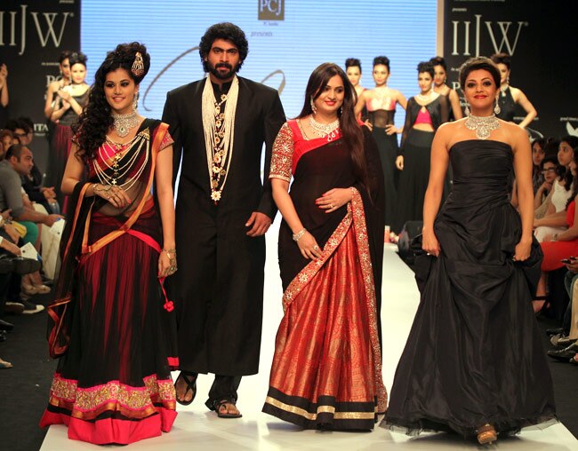 रैंप पर छा गईं काजल अग्रवाल, नेहा धूपिया, रितुपर्णा सेनगुप्ता