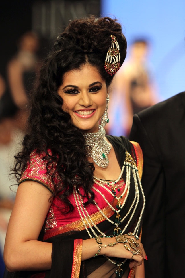 रैंप पर छा गईं काजल अग्रवाल, नेहा धूपिया, रितुपर्णा सेनगुप्ता