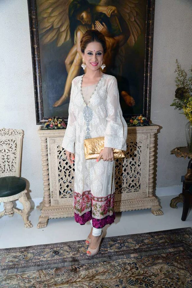 सितारों से गुलजार जरीन अब्‍बास खान की इफ्तार पार्टी