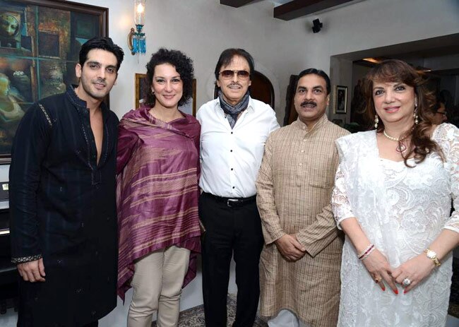 सितारों से गुलजार जरीन अब्‍बास खान की इफ्तार पार्टी