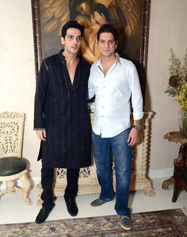 सितारों से गुलजार जरीन अब्‍बास खान की इफ्तार पार्टी