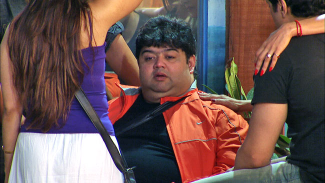 Bigg Boss के नए टास्‍क में बनी गौहर-तनिषा की जोड़ी