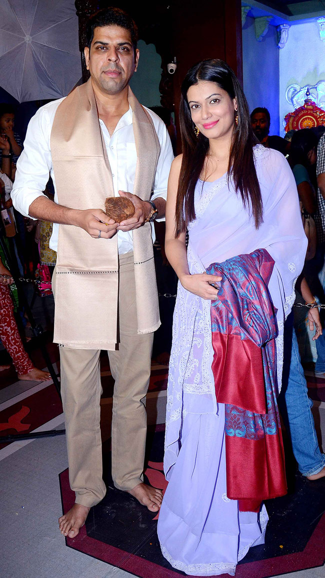 गणपति के दरबार में प्रियंका चोपड़ा