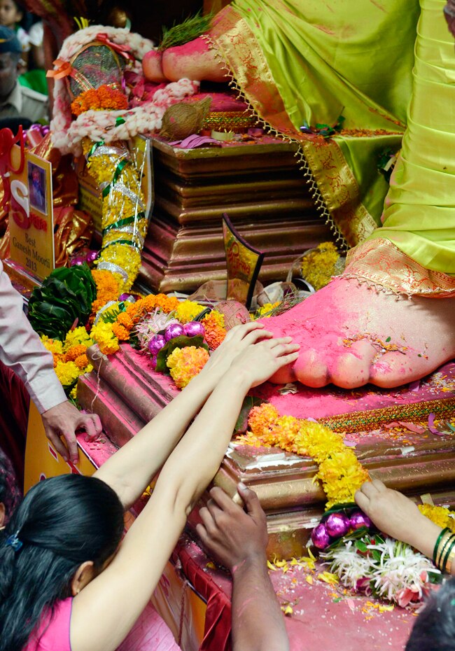 गणपति विसर्जन में उमड़ी श्रद्धालुओं की भीड़