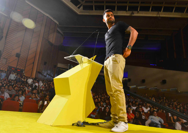 Mind Rocks में गंगनम स्टाइल में थिरके विराट कोहली