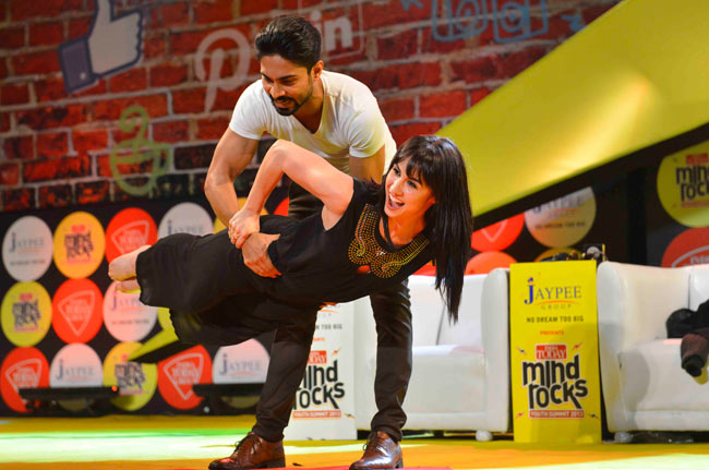 लॉरेन-सलमान सिखाएं डांस तो Anybody can dance!