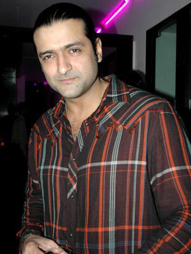 तस्‍वीरों में देखें कौन-कौन हैं बिग बॉस के घर में...