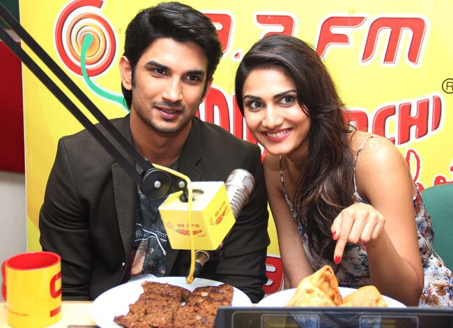 शुद्ध देसी रोमांस के प्रमोशन में जुटे सितारे