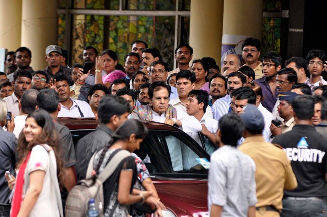 दिलीप कुमार को अस्पताल से मिली छुट्टी