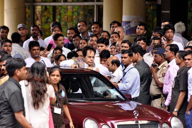 दिलीप कुमार को अस्पताल से मिली छुट्टी