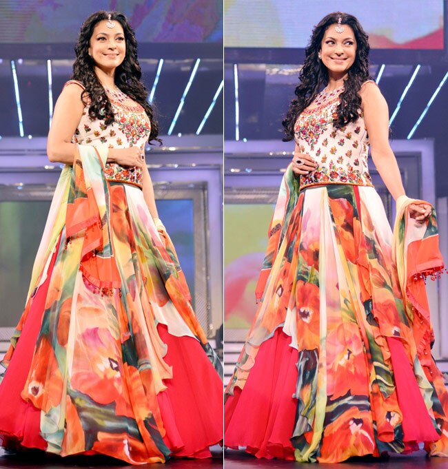 रैंप पर यश की 9 हसीनाओं का जलवा