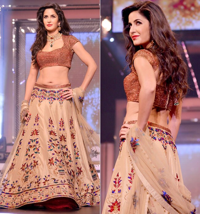 रैंप पर यश की 9 हसीनाओं का जलवा