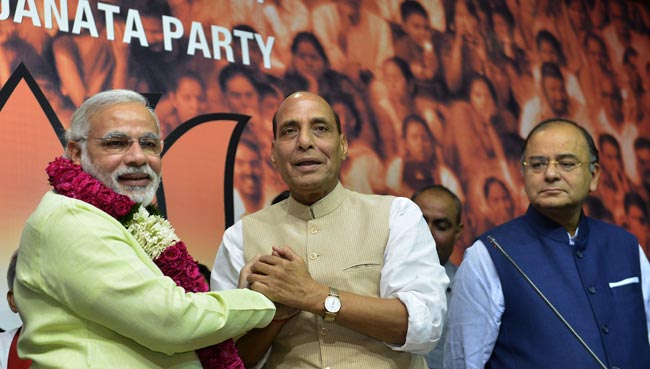 मोदी बने पीएम उम्मीदवार, कार्यकर्ताओं ने मनाया जश्‍न